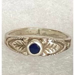 Adorable Sz 5 Sterling 925 Silver Ring